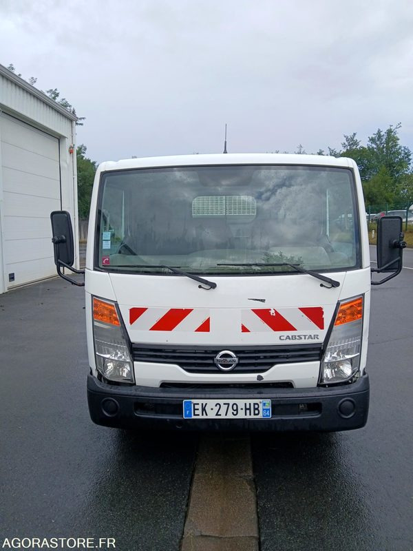 Camion plateau Nissan - 2008 - 230.040 km - Όχημα με ανατρεπομενη καροτσα: φωτογραφία 3 Camion plateau Nissan - 2008 - 230.040 km - Όχημα με ανατρεπομενη καροτσα: φωτογραφία 3