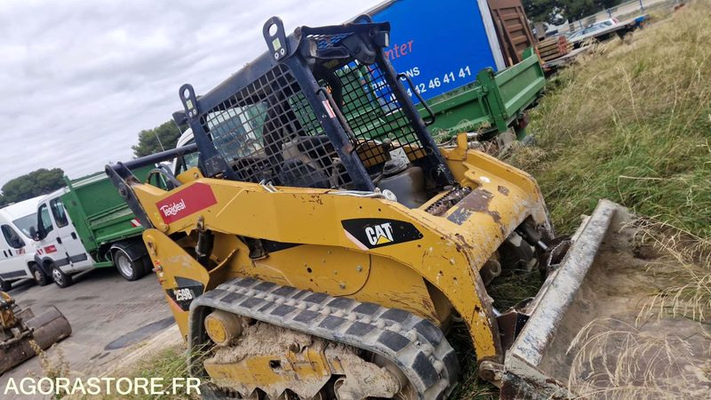 Chargeur compact CATERPILLAR 259B3 - YYZ00411 - 2011 - 3581h - Ερπυστριοφόρος μικρός φορτωτής: φωτογραφία 2 Chargeur compact CATERPILLAR 259B3 - YYZ00411 - 2011 - 3581h - Ερπυστριοφόρος μικρός φορτωτής: φωτογραφία 2