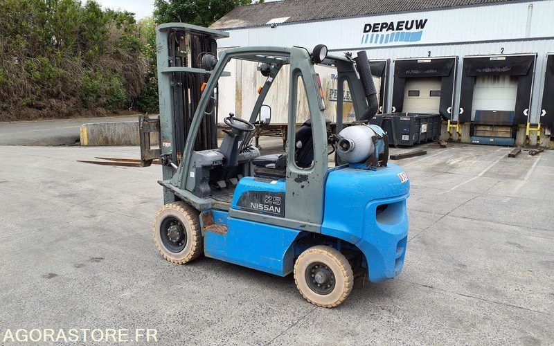 Chariot élévateur frontal GAZ Nissan 2827 heures Triplex UD02A25PQ - 3F550 - Υγραεριοκίνητο περονοφόρο: φωτογραφία 2 Chariot élévateur frontal GAZ Nissan 2827 heures Triplex UD02A25PQ - 3F550 - Υγραεριοκίνητο περονοφόρο: φωτογραφία 2