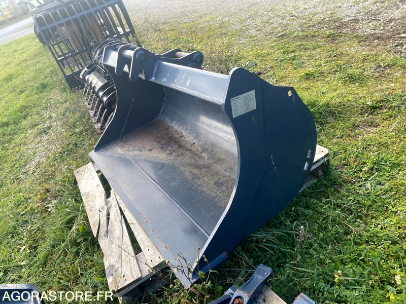 Coupleur hydraulique + 3 godets Neufs pour pelle 6T - Εξοπλισμού κατασκευών: φωτογραφία 1 Coupleur hydraulique + 3 godets Neufs pour pelle 6T - Εξοπλισμού κατασκευών: φωτογραφία 1