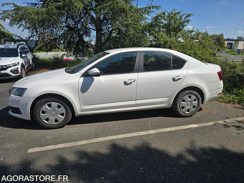 EL-119-BW - Non Roulant - SKODA OCTAVIA - CG INTEGRAL - 250 000 Kms - Αυτοκίνητο: φωτογραφία 3 EL-119-BW - Non Roulant - SKODA OCTAVIA - CG INTEGRAL - 250 000 Kms - Αυτοκίνητο: φωτογραφία 3