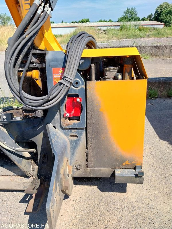 Epareuse Norémat Optima avec tête de fauchage rousseau technipro 160 - Καταστροφέας με βραχίονα: φωτογραφία 5 Epareuse Norémat Optima avec tête de fauchage rousseau technipro 160 - Καταστροφέας με βραχίονα: φωτογραφία 5