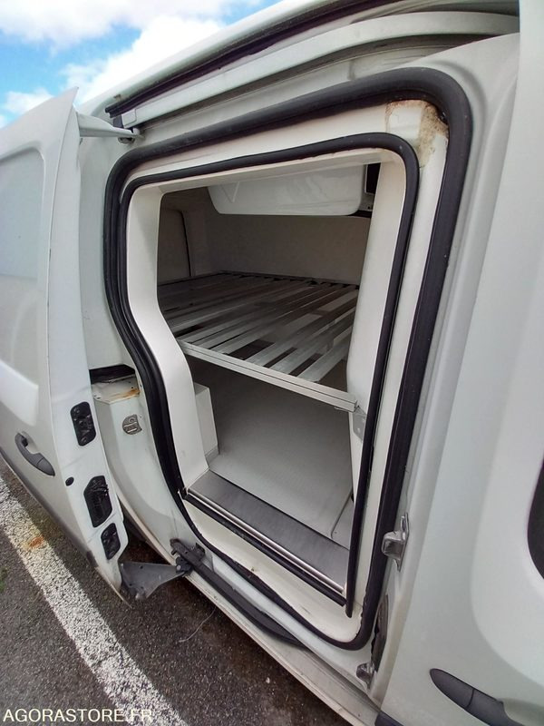 Fourgonnette frigorifique - RENAULT CN607VC - Μικρό βαν: φωτογραφία 4 Fourgonnette frigorifique - RENAULT CN607VC - Μικρό βαν: φωτογραφία 4