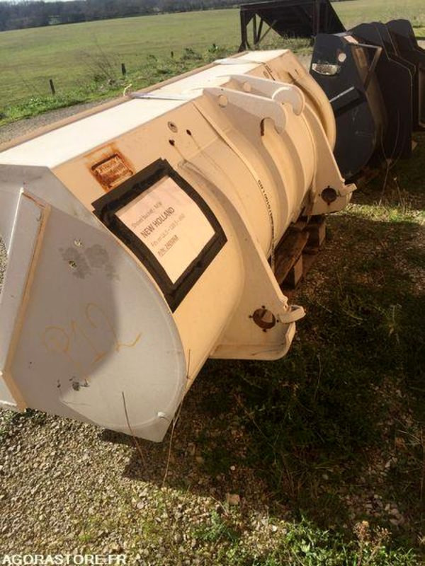 Godet neuf de chargeuse 2000mm New Holland W50, W60, W70, W80 - Κουβάς για φορτωτή: φωτογραφία 4 Godet neuf de chargeuse 2000mm New Holland W50, W60, W70, W80 - Κουβάς για φορτωτή: φωτογραφία 4
