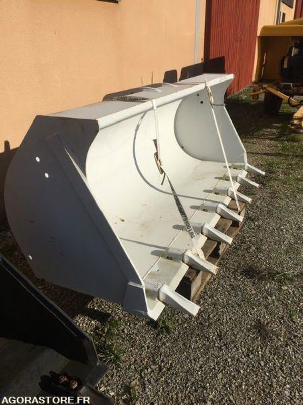 Godet neuf de chargeuse 2000mm New Holland W50, W60, W70, W80 - Κουβάς για φορτωτή: φωτογραφία 5 Godet neuf de chargeuse 2000mm New Holland W50, W60, W70, W80 - Κουβάς για φορτωτή: φωτογραφία 5
