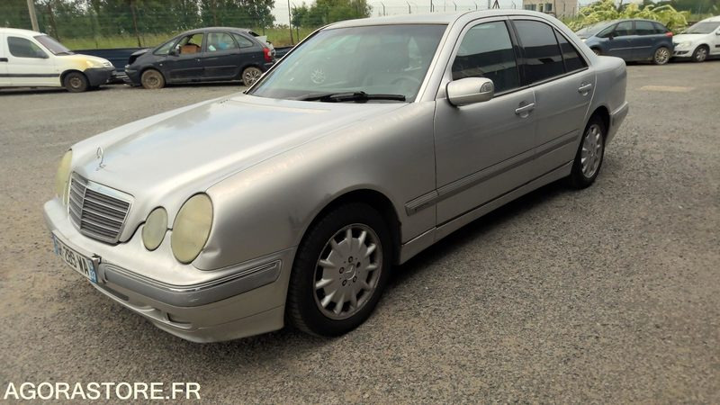 MERCEDES E220 CDI BOITE AUTO 1999 330000 KMS - Αυτοκίνητο: φωτογραφία 1 MERCEDES E220 CDI BOITE AUTO 1999 330000 KMS - Αυτοκίνητο: φωτογραφία 1