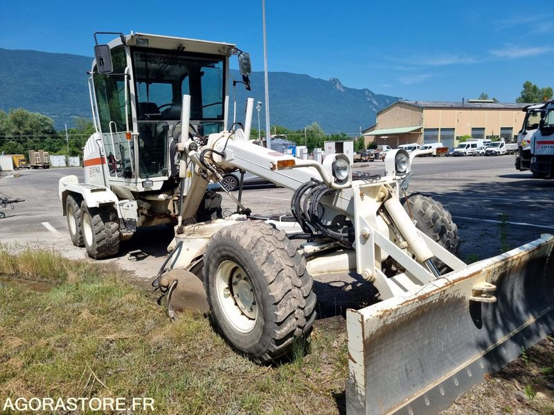 NIVELEUSE - NEW HOLLAND F106.7 - 2014 / 6195 Heures (M47110) - Γκρέιντερ: φωτογραφία 1 NIVELEUSE - NEW HOLLAND F106.7 - 2014 / 6195 Heures (M47110) - Γκρέιντερ: φωτογραφία 1