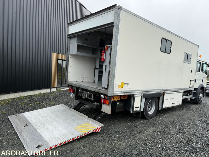 Porteur MAN TGM 15.250 cabine 7 places caisson base vie atelier hayon - 20500KM- - Φορτηγό κόφα: φωτογραφία 3 Porteur MAN TGM 15.250 cabine 7 places caisson base vie atelier hayon - 20500KM- - Φορτηγό κόφα: φωτογραφία 3