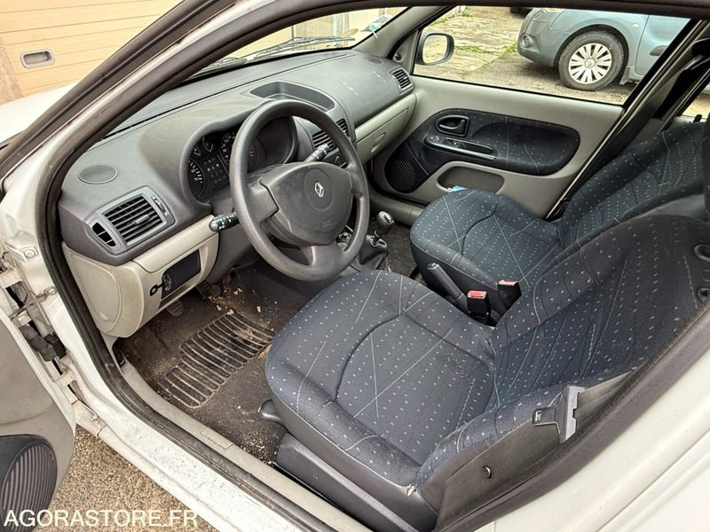 RENAULT CLIO - 2002 - 160000 KM - Αυτοκίνητο: φωτογραφία 5 RENAULT CLIO - 2002 - 160000 KM - Αυτοκίνητο: φωτογραφία 5
