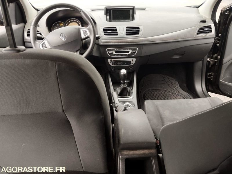 RENAULT- Megane 3 Tomtom Estate 1.5 DCI 110 - année 2012 - 222000 kms - DIESEL - Station wagon: φωτογραφία 5 RENAULT- Megane 3 Tomtom Estate 1.5 DCI 110 - année 2012 - 222000 kms - DIESEL - Station wagon: φωτογραφία 5