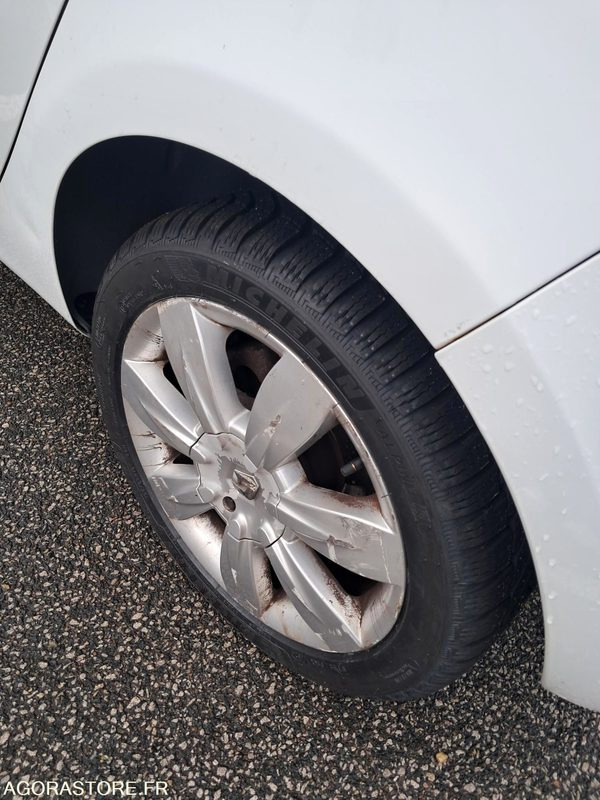 Renault CLIO 3 -2011 - Αυτοκίνητο: φωτογραφία 5 Renault CLIO 3 -2011 - Αυτοκίνητο: φωτογραφία 5