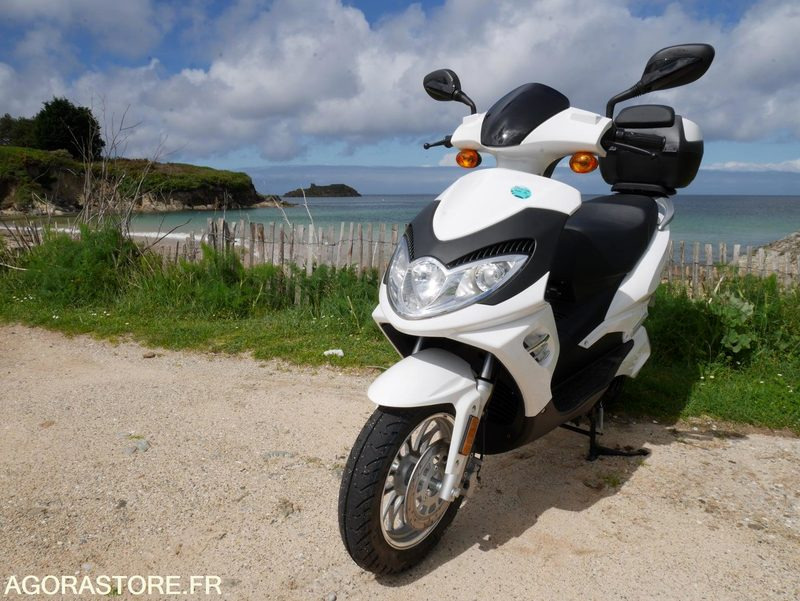 VÉHICULE RÉCUPÉRABLE A QUIBERON - 1 Scooter Easy Watts - E-stock - Μοτοσικλέτα: φωτογραφία 1 VÉHICULE RÉCUPÉRABLE A QUIBERON - 1 Scooter Easy Watts - E-stock - Μοτοσικλέτα: φωτογραφία 1