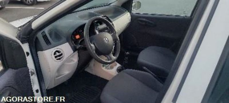 Fiat punto 137166 kms 2005 - Αυτοκίνητο: φωτογραφία 5 Fiat punto 137166 kms 2005 - Αυτοκίνητο: φωτογραφία 5