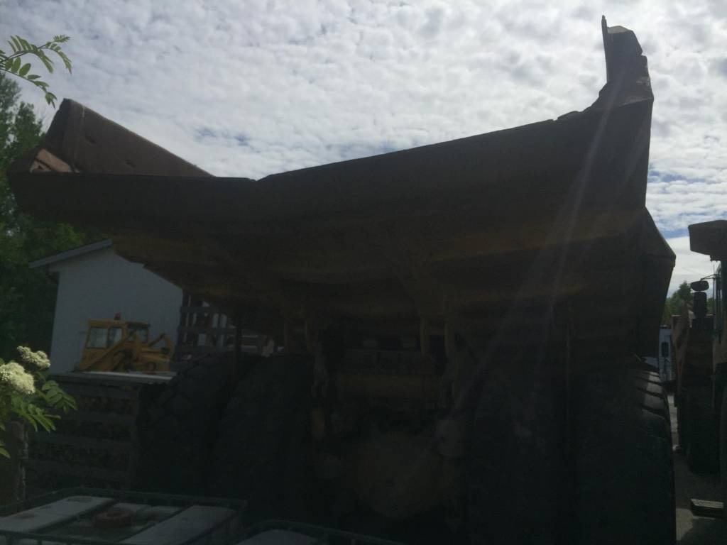 Komatsu HD 465-5 - Ανατρεπόμενο όχημα μεταφοράς λατομικών υλικών: φωτογραφία 2 Komatsu HD 465-5 - Ανατρεπόμενο όχημα μεταφοράς λατομικών υλικών: φωτογραφία 2