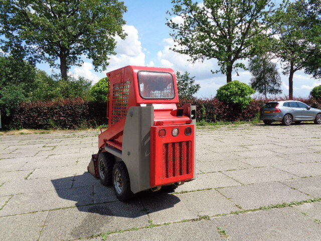 Gehl 1640 - Φορτωτής πλάγιας ολίσθησης: φωτογραφία 3 Gehl 1640 - Φορτωτής πλάγιας ολίσθησης: φωτογραφία 3