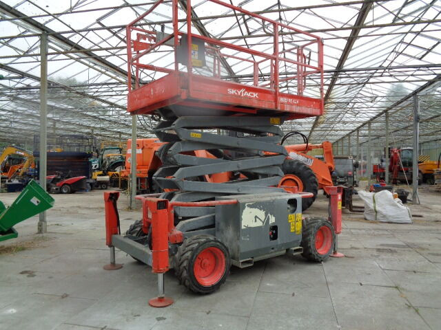 Ψαλιδωτό ανυψωτικό Skyjack SJ 6832 RT: φωτογραφία 6 Ψαλιδωτό ανυψωτικό Skyjack SJ 6832 RT: φωτογραφία 6