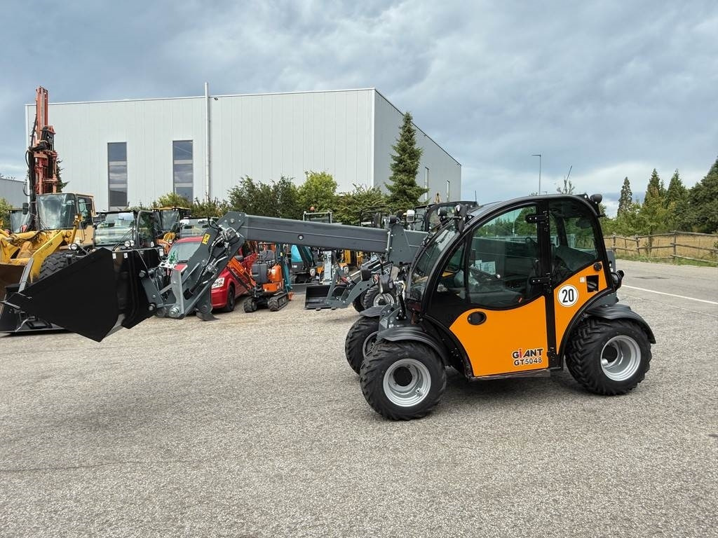 GiANT GT5048 - Τηλεσκοπικός φορτωτής: φωτογραφία 1 GiANT GT5048 - Τηλεσκοπικός φορτωτής: φωτογραφία 1