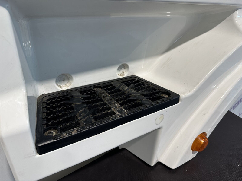 MAN foot step, left side - Προφυλακτήρας για Φορτηγό: φωτογραφία 4 MAN foot step, left side - Προφυλακτήρας για Φορτηγό: φωτογραφία 4