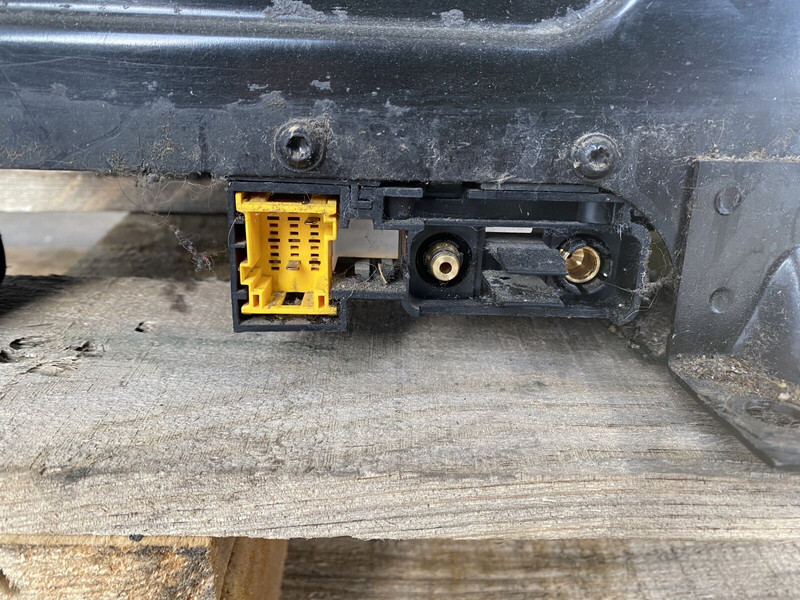 Mercedes-Benz Actros MP4 - Kάθισμα για Φορτηγό: φωτογραφία 4 Mercedes-Benz Actros MP4 - Kάθισμα για Φορτηγό: φωτογραφία 4