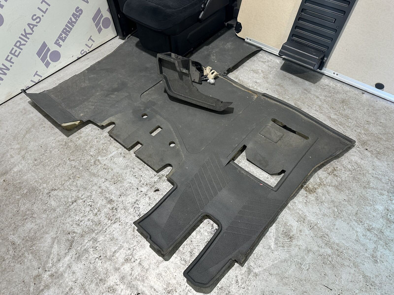 Mercedes-Benz passenger seat with lower bunk and table - Kάθισμα για Φορτηγό: φωτογραφία 2 Mercedes-Benz passenger seat with lower bunk and table - Kάθισμα για Φορτηγό: φωτογραφία 2