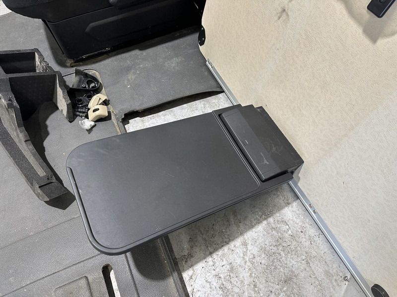 Mercedes-Benz passenger seat with lower bunk and table - Kάθισμα για Φορτηγό: φωτογραφία 4 Mercedes-Benz passenger seat with lower bunk and table - Kάθισμα για Φορτηγό: φωτογραφία 4