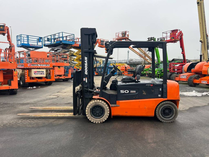 Doosan B50X5 5T 6m Triplex non-marking (1840) - Ηλεκτροκίνητο περονοφόρο: φωτογραφία 2 Doosan B50X5 5T 6m Triplex non-marking (1840) - Ηλεκτροκίνητο περονοφόρο: φωτογραφία 2
