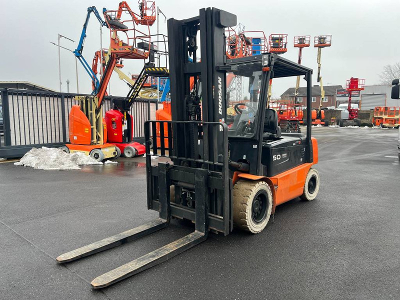Doosan B50X5 5T 6m Triplex non-marking (1841) - Ηλεκτροκίνητο περονοφόρο: φωτογραφία 3 Doosan B50X5 5T 6m Triplex non-marking (1841) - Ηλεκτροκίνητο περονοφόρο: φωτογραφία 3