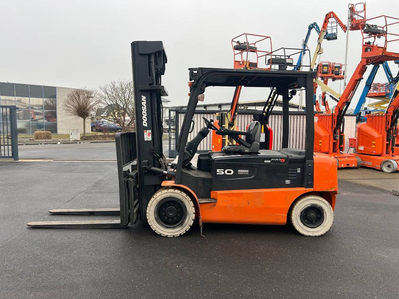 Doosan B50X5 5T 6m Triplex non-marking (1841) - Ηλεκτροκίνητο περονοφόρο: φωτογραφία 2 Doosan B50X5 5T 6m Triplex non-marking (1841) - Ηλεκτροκίνητο περονοφόρο: φωτογραφία 2