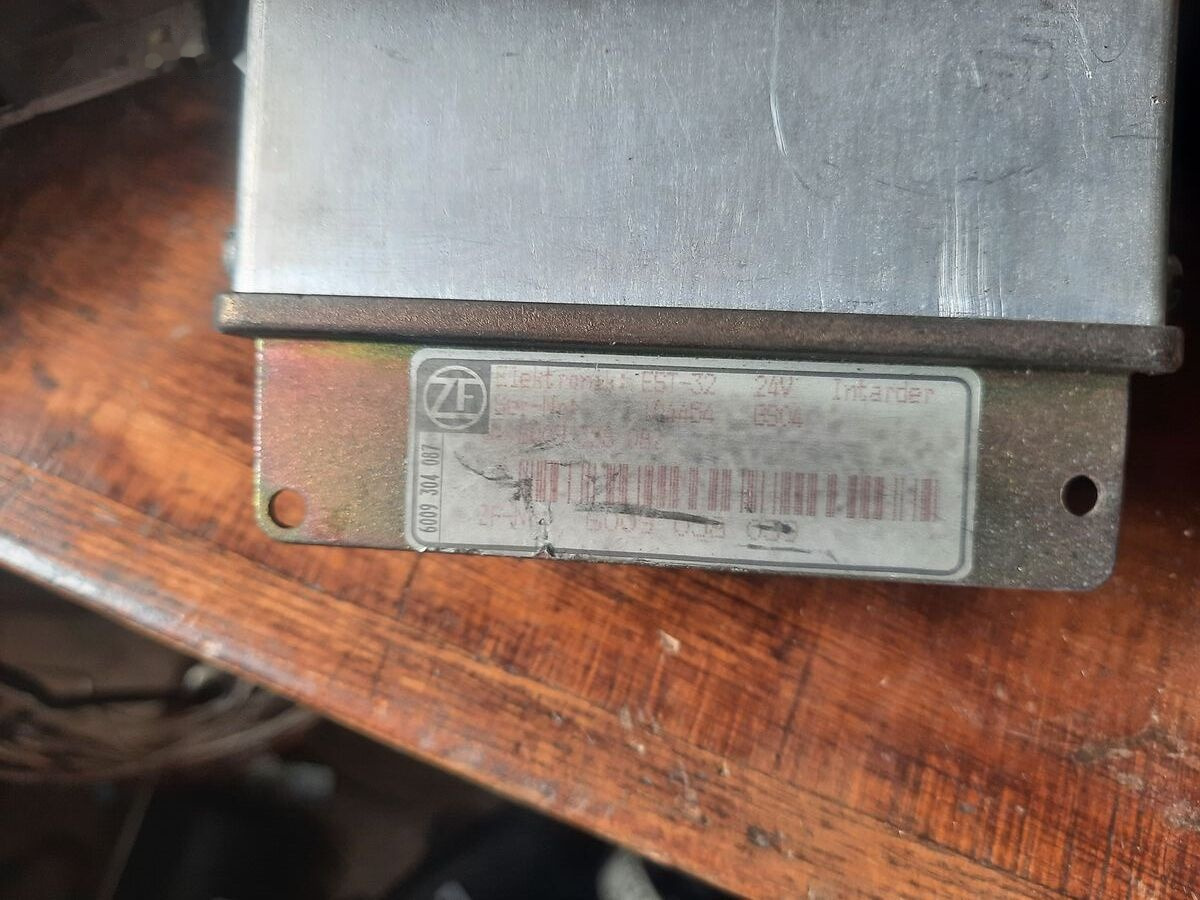 Bosch Bader 0504.1.A00 EST-32 Volvo - Ηλεκτρονική μονάδα ελέγχου για Λεωφορείο: φωτογραφία 3 Bosch Bader 0504.1.A00 EST-32 Volvo - Ηλεκτρονική μονάδα ελέγχου για Λεωφορείο: φωτογραφία 3