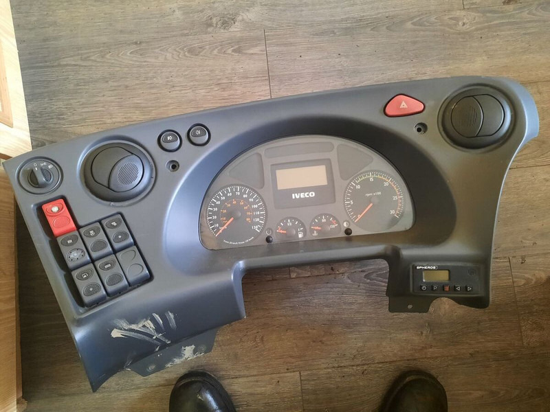 Iveco климат контроль Iveko - Ταμπλό αυτοκινήτου: φωτογραφία 2 Iveco климат контроль Iveko - Ταμπλό αυτοκινήτου: φωτογραφία 2