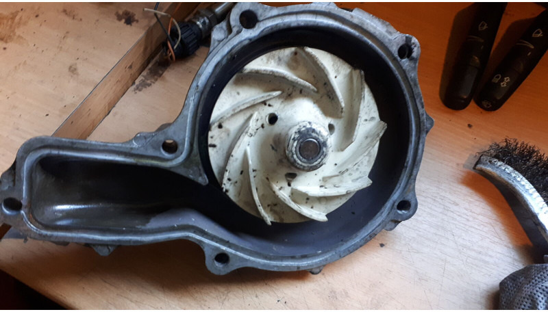 Volvo B 12 9700 . FM/FH - Αντλία ψυκτικού: φωτογραφία 2 Volvo B 12 9700 . FM/FH - Αντλία ψυκτικού: φωτογραφία 2