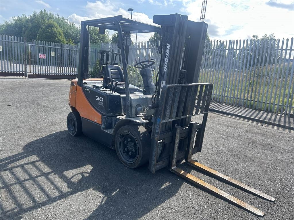 Doosan D30S-5 - Πετρελαιοκίνητο περονοφόρο: φωτογραφία 3 Doosan D30S-5 - Πετρελαιοκίνητο περονοφόρο: φωτογραφία 3