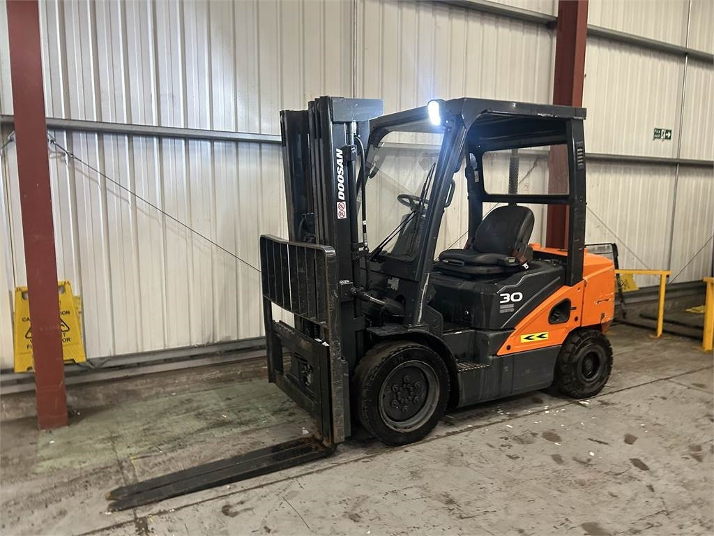 Doosan D30S-5 - Πετρελαιοκίνητο περονοφόρο: φωτογραφία 2 Doosan D30S-5 - Πετρελαιοκίνητο περονοφόρο: φωτογραφία 2