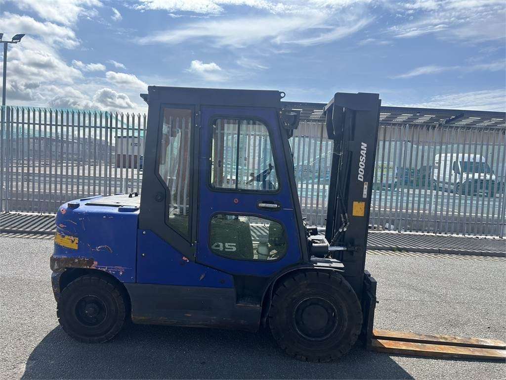 Doosan D45SC-5 - Πετρελαιοκίνητο περονοφόρο: φωτογραφία 4 Doosan D45SC-5 - Πετρελαιοκίνητο περονοφόρο: φωτογραφία 4