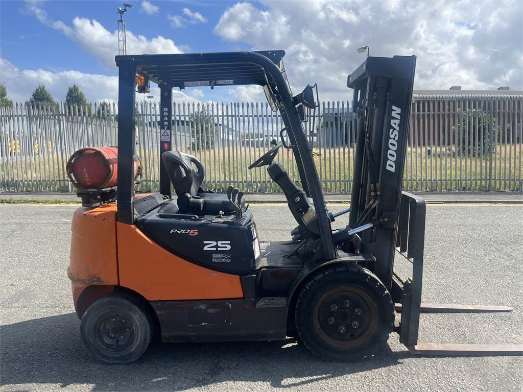 Doosan G25P-5 - Υγραεριοκίνητο περονοφόρο: φωτογραφία 4 Doosan G25P-5 - Υγραεριοκίνητο περονοφόρο: φωτογραφία 4