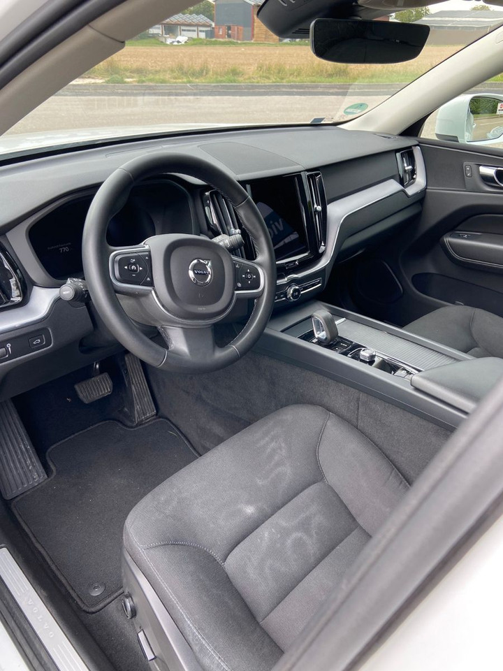 Volvo XC 60 XC60 Momentum Pro AWD - SUV: φωτογραφία 3 Volvo XC 60 XC60 Momentum Pro AWD - SUV: φωτογραφία 3