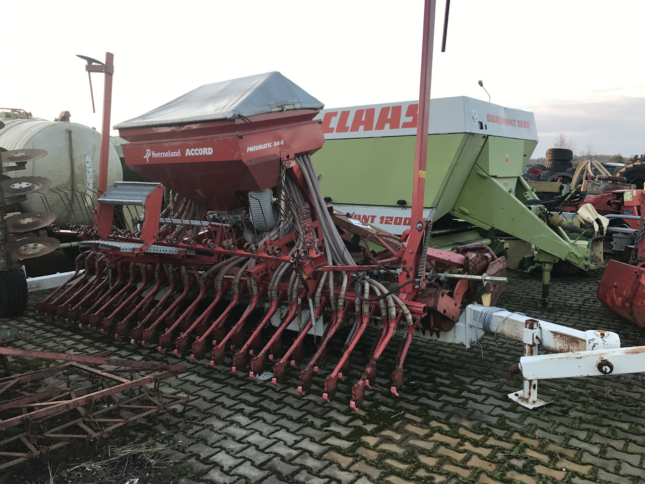 Kverneland ACCORD Pneumatic DA-S KUHN + Kuhn 4.50m - Σπαρτική με σβάρνα: φωτογραφία 2 Kverneland ACCORD Pneumatic DA-S KUHN + Kuhn 4.50m - Σπαρτική με σβάρνα: φωτογραφία 2