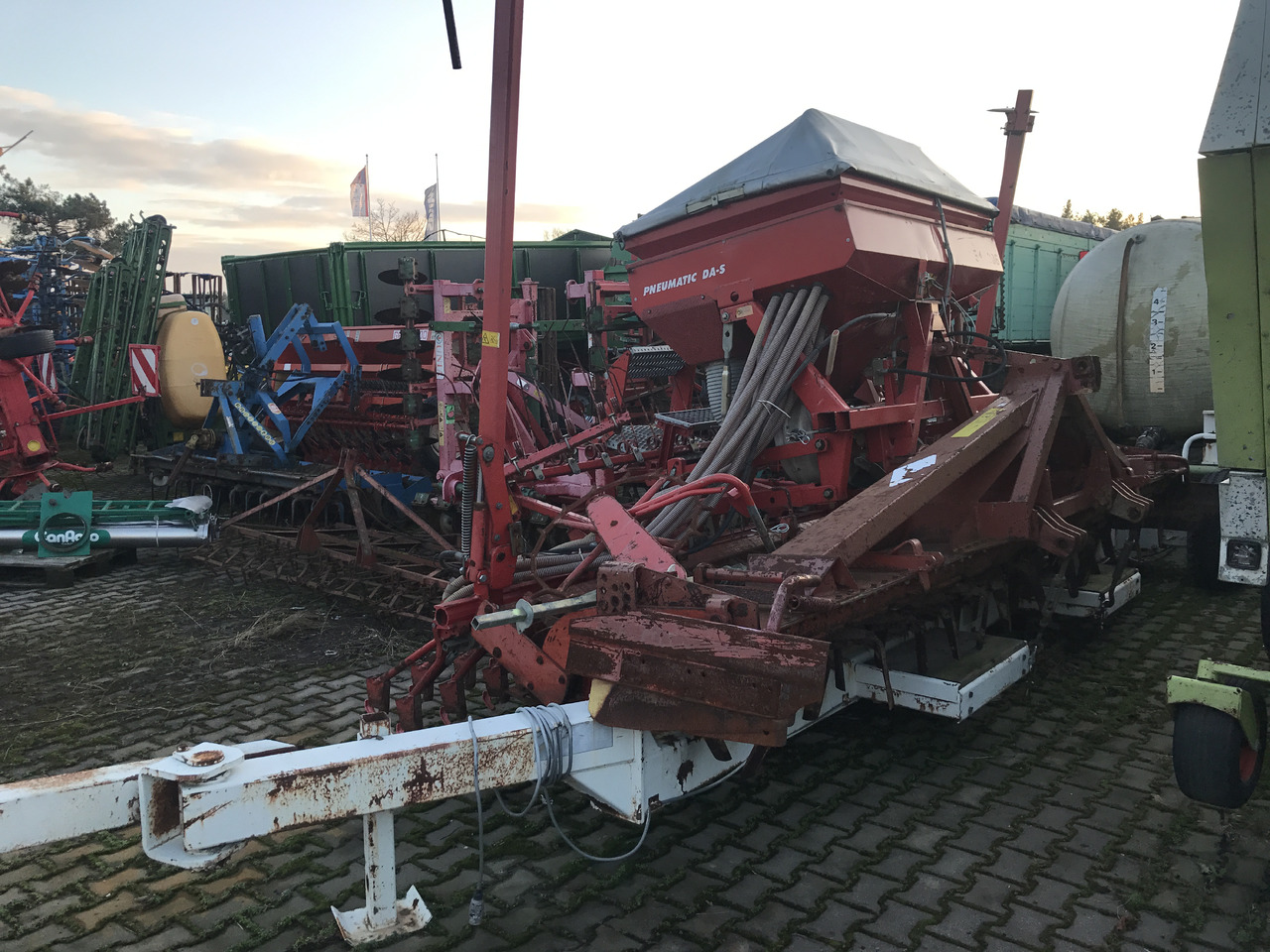Kverneland ACCORD Pneumatic DA-S KUHN + Kuhn 4.50m - Σπαρτική με σβάρνα: φωτογραφία 1 Kverneland ACCORD Pneumatic DA-S KUHN + Kuhn 4.50m - Σπαρτική με σβάρνα: φωτογραφία 1