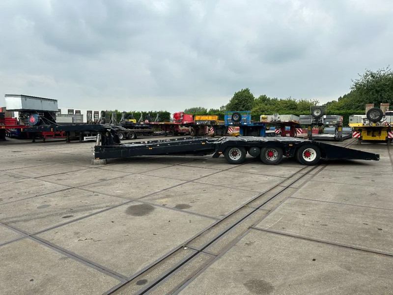 Bodex 3 AXEL TRUCKTRANSPORTER - Επικαθήμενο αυτοκινητάμαξα: φωτογραφία 1 Bodex 3 AXEL TRUCKTRANSPORTER - Επικαθήμενο αυτοκινητάμαξα: φωτογραφία 1