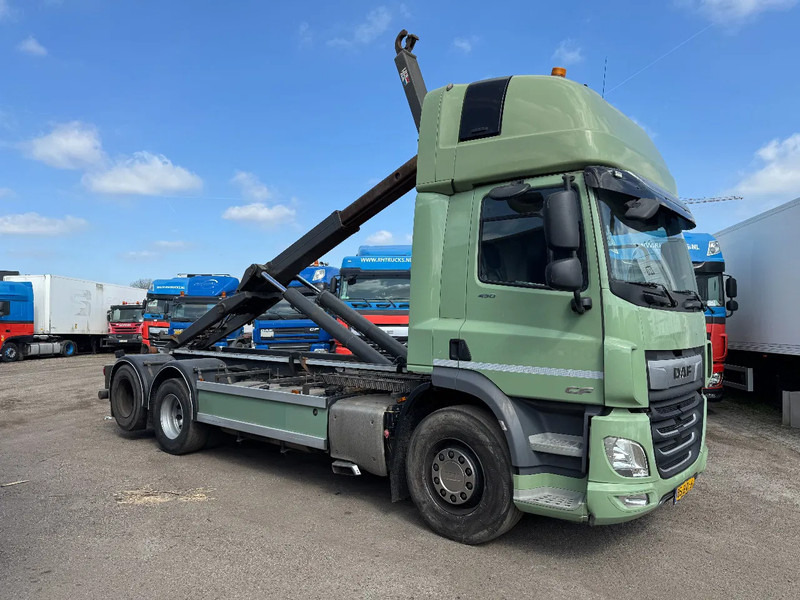 DAF CF 450 6X2 EURO 6 VDL 21T HOOK LIFTING AXLE - Φορτηγό φόρτωσης γάντζου: φωτογραφία 2 DAF CF 450 6X2 EURO 6 VDL 21T HOOK LIFTING AXLE - Φορτηγό φόρτωσης γάντζου: φωτογραφία 2