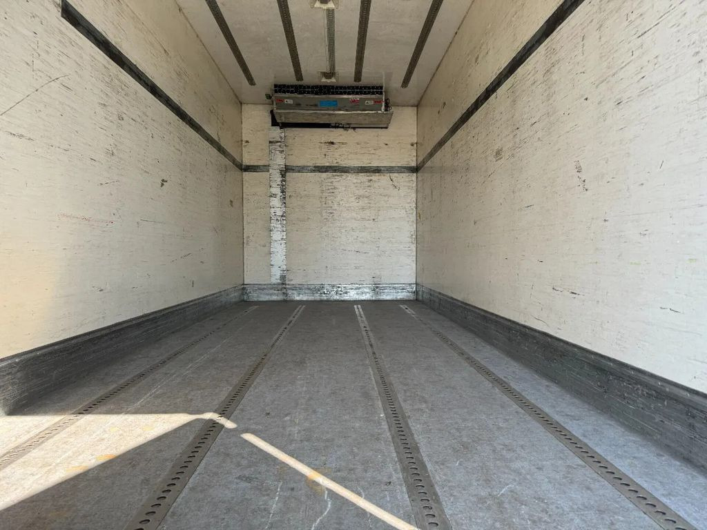Leasing Volvo FH 12.420 4X2 EURO 3+ BURG HANGER + THERMO KING  Volvo FH 12.420 4X2 EURO 3+ BURG HANGER + THERMO KING: φωτογραφία 9