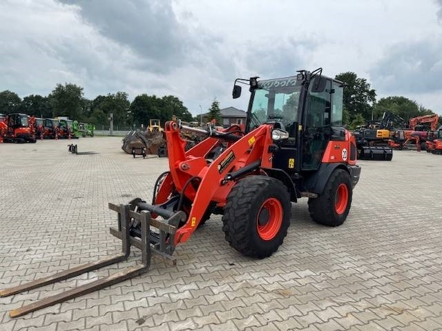 KUBOTA R090 - Ελαστιχοφόρος φορτωτής: φωτογραφία 3 KUBOTA R090 - Ελαστιχοφόρος φορτωτής: φωτογραφία 3