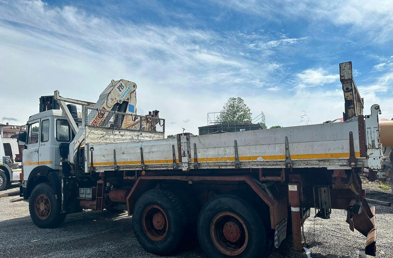 Iveco 330 26 con gru - Φορτηγό με ανοιχτή καρότσα, Φορτηγό με γερανό: φωτογραφία 3 Iveco 330 26 con gru - Φορτηγό με ανοιχτή καρότσα, Φορτηγό με γερανό: φωτογραφία 3