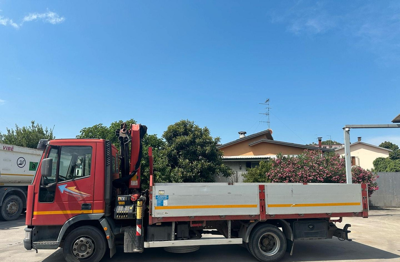 Motrice Iveco con la gru - Φορτηγό με ανοιχτή καρότσα, Φορτηγό με γερανό: φωτογραφία 3 Motrice Iveco con la gru - Φορτηγό με ανοιχτή καρότσα, Φορτηγό με γερανό: φωτογραφία 3