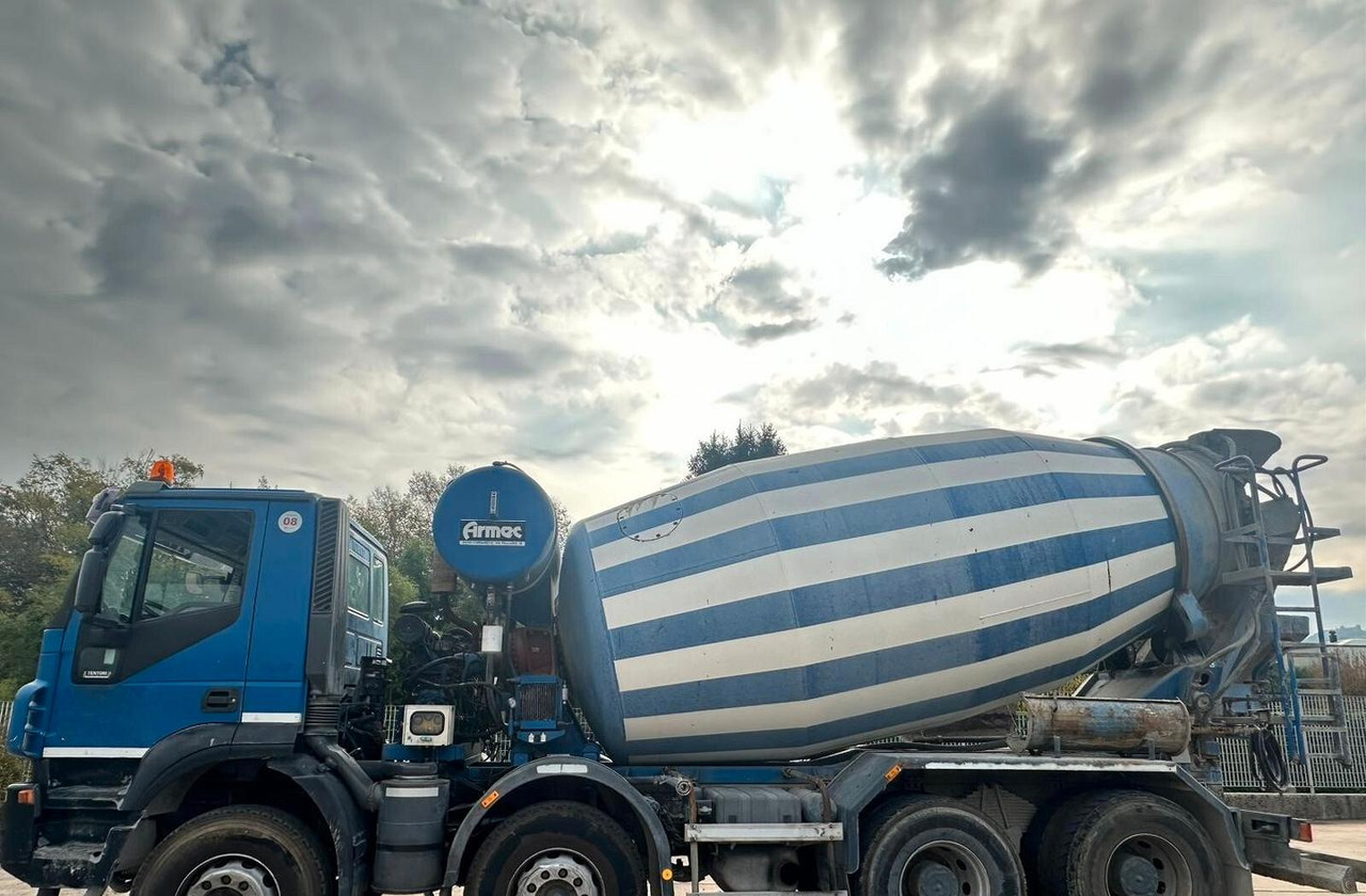 - Μπετονιέρα φορτηγό: φωτογραφία 3 - Μπετονιέρα φορτηγό: φωτογραφία 3