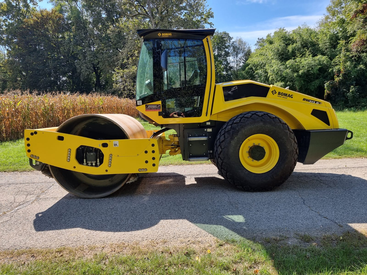BOMAG BW 213 D-5 PL - Οδοστρωτήρας: φωτογραφία 1 BOMAG BW 213 D-5 PL - Οδοστρωτήρας: φωτογραφία 1