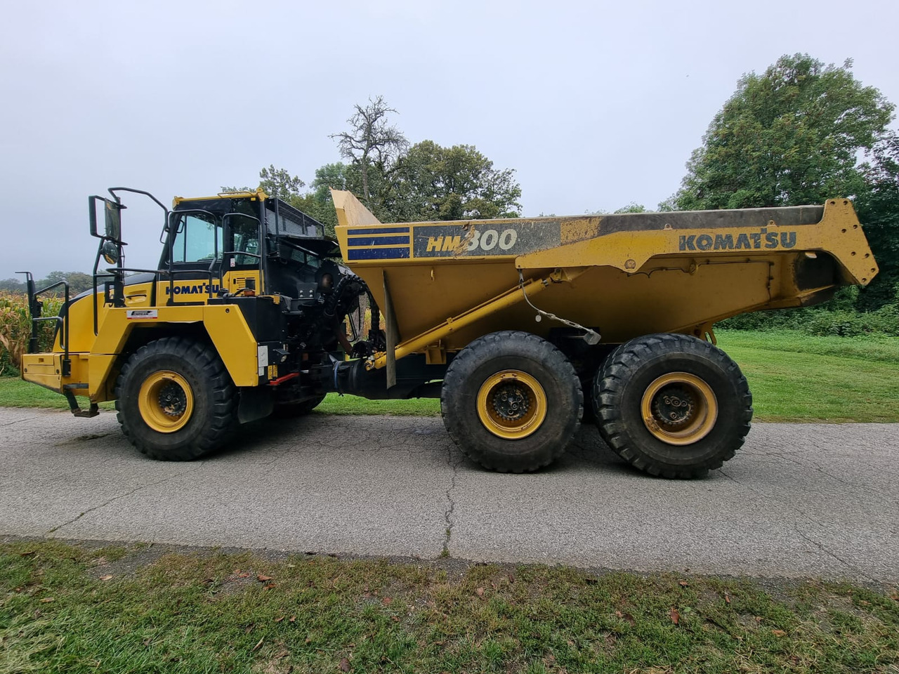 KOMATSU HM 300-5EO - Ανατρεπόμενο όχημα μεταφοράς λατομικών υλικών: φωτογραφία 1 KOMATSU HM 300-5EO - Ανατρεπόμενο όχημα μεταφοράς λατομικών υλικών: φωτογραφία 1