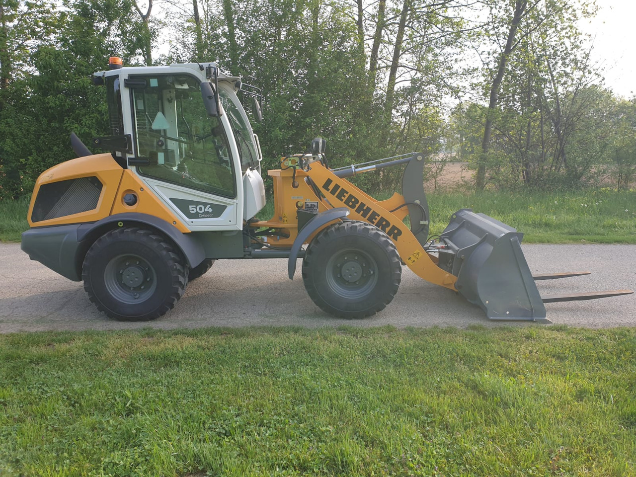 Liebherr L 504 C - Ελαστιχοφόρος φορτωτής: φωτογραφία 2 Liebherr L 504 C - Ελαστιχοφόρος φορτωτής: φωτογραφία 2