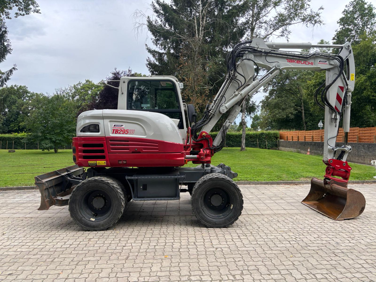 TAKEUCHI TB 295 W - Τροχοφόρος εκσκαφέας: φωτογραφία 2 TAKEUCHI TB 295 W - Τροχοφόρος εκσκαφέας: φωτογραφία 2