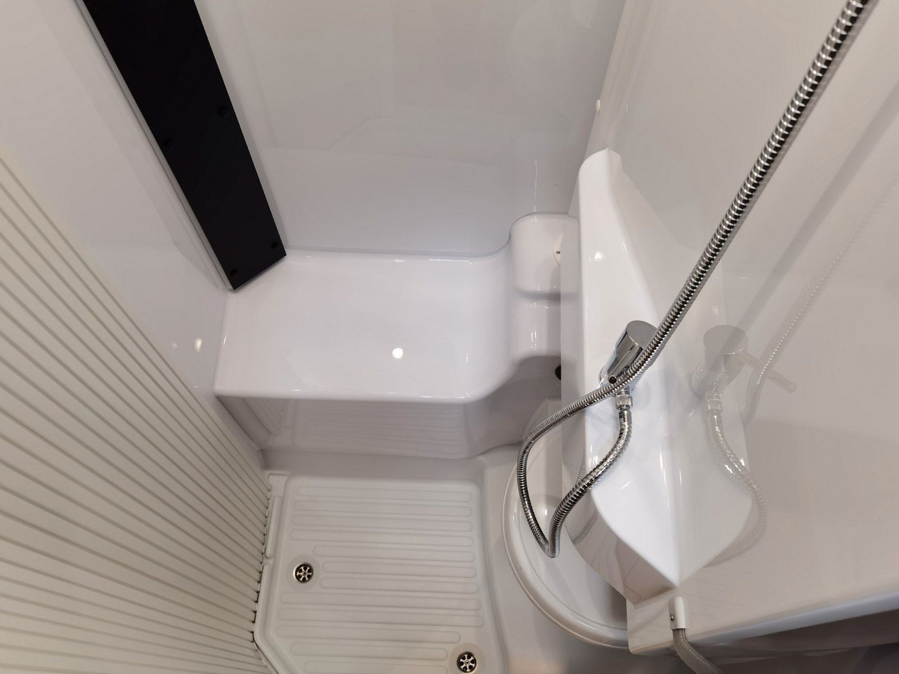 Ημιενιαίο αυτοκινούμενο Chausson 627 TITANIUM / - 2026 -/ EINZELBETTEN & HUBBETT: φωτογραφία 24